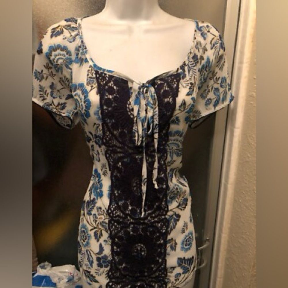 Kut From the Kloth Blue Floral boho with black lace ties Cottagecore Western